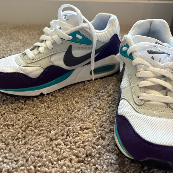 Nike Air Max White and Teal Sneakers - Picture 2 of 5